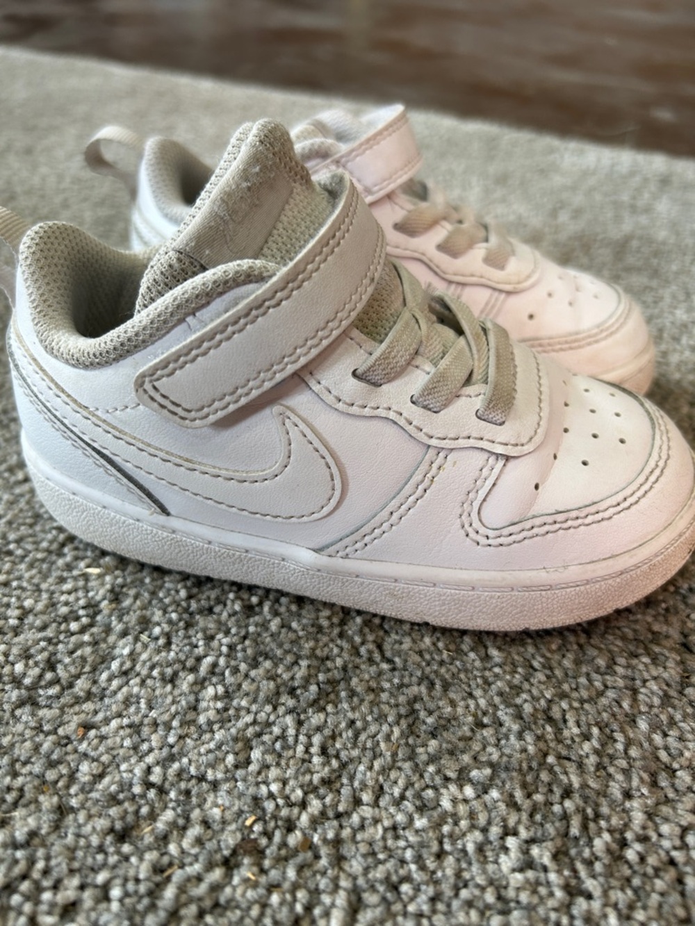 Nike Court Borough Low 2 Kids White Low-Top Velcro Sneakers Size 8C
